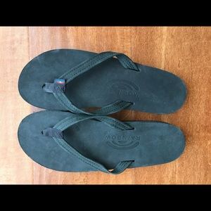 NWT Rainbows 🌈 women's black Sandals