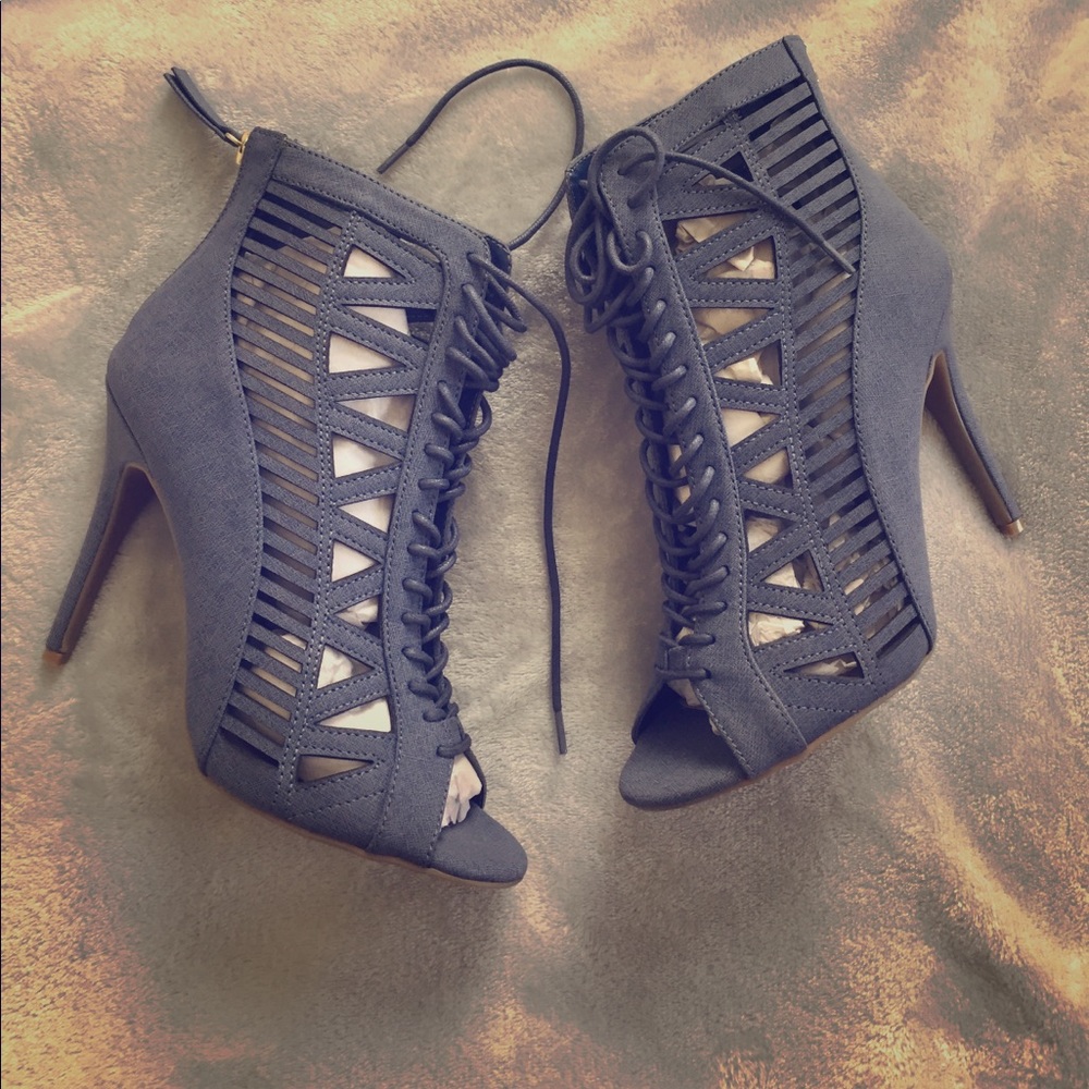 NWT Boutique Blue Heels