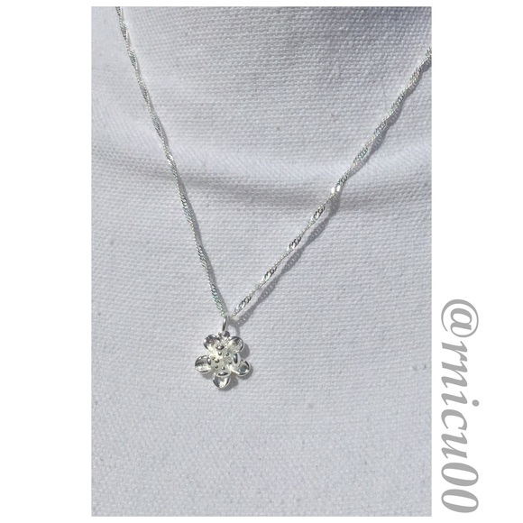 *Last 1*Dainty Flower Sterling Pendant Necklace! - Picture 5 of 8