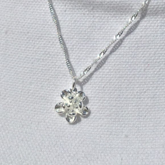 *Last 1*Dainty Flower Sterling Pendant Necklace! - Picture 4 of 8