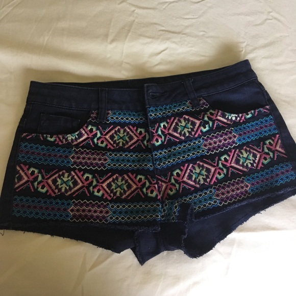 Washed out Black - Aztec Print Shorts - Picture 1 of 2