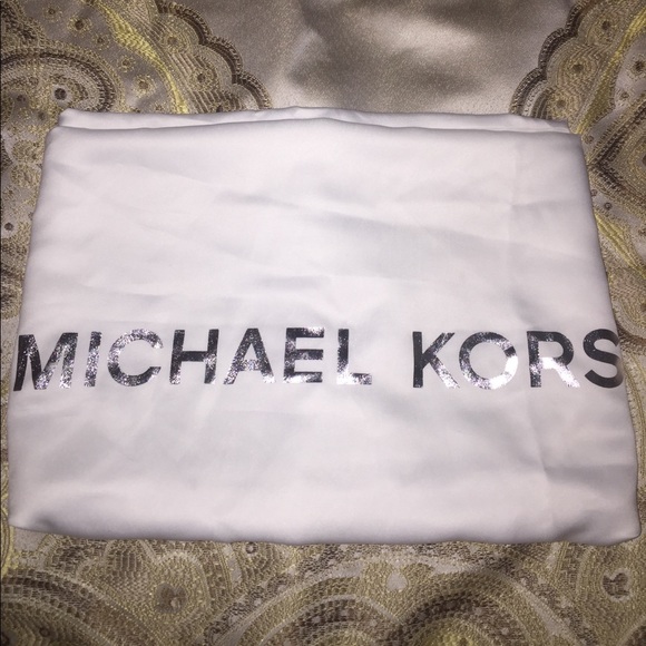 Michael Kors Large Beige Hamilton Tote - Picture 7 of 7