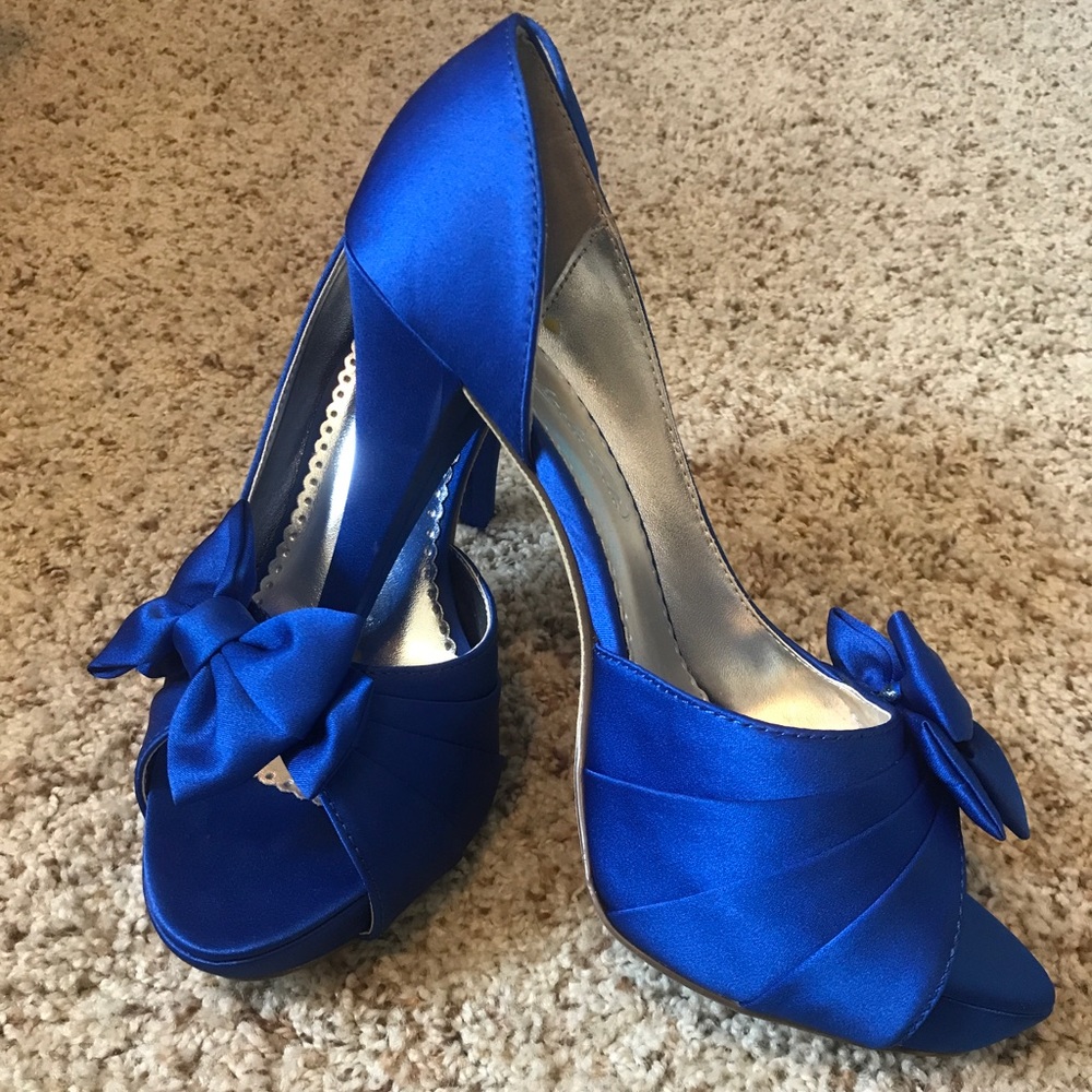 Michaelangelo Satin Peep Toe Platform Heels