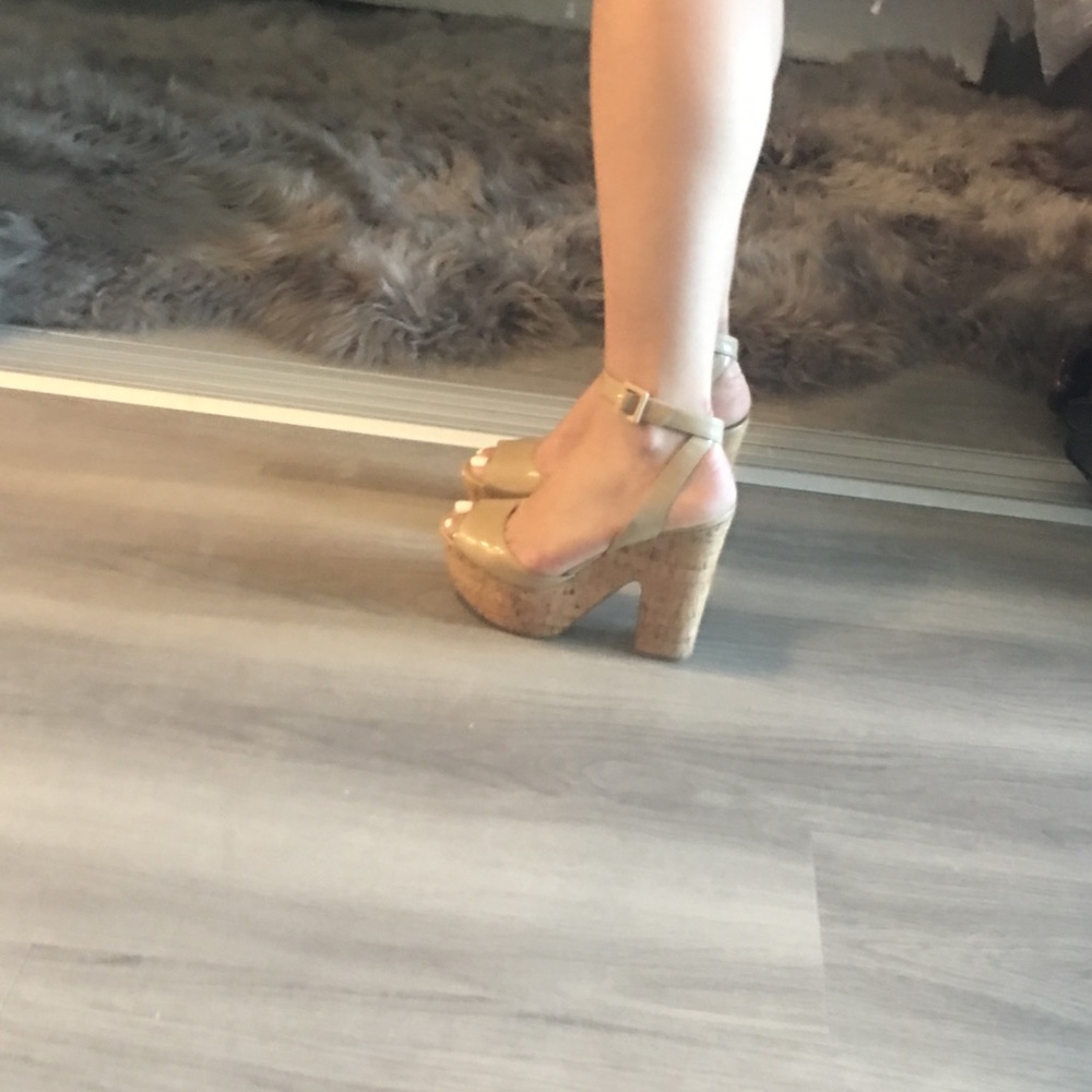 GUESS - Tan Patent Leather Cork Heels