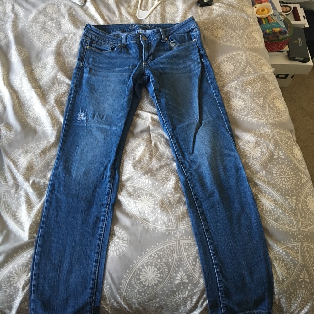 NWOT AE Skinny Jeans light destressing