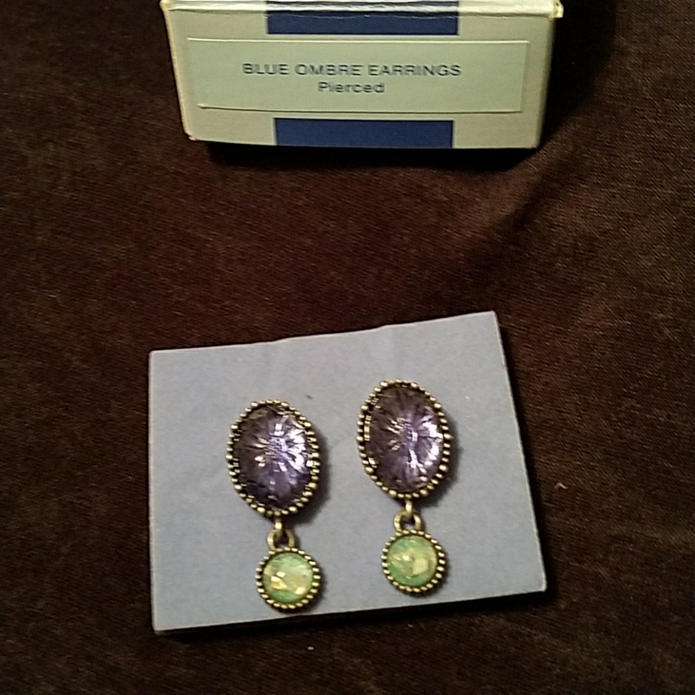 Avon Silertoned Hombre earrings NIB