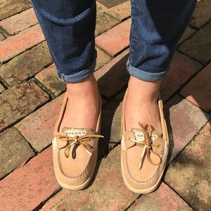 Sperry AngelFish boat shoe w/gold accents. 9.5