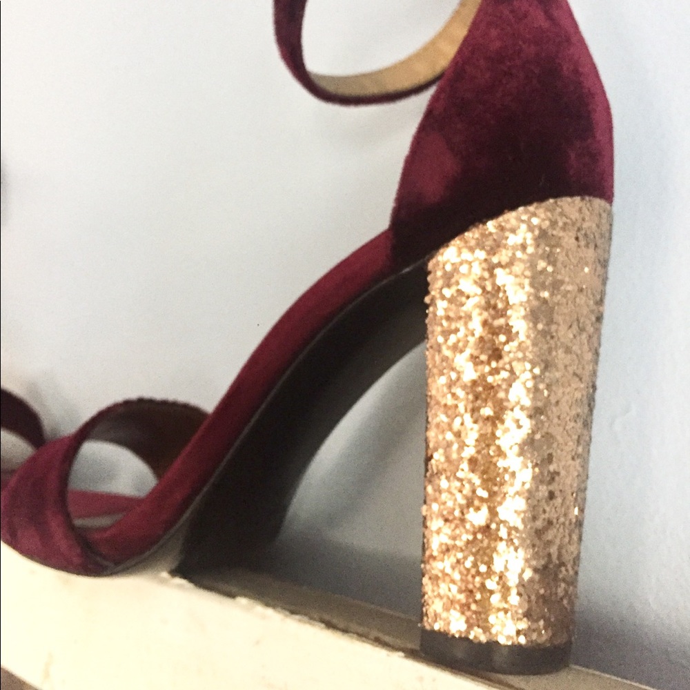 Marc Fisher Burgundy Velvet Factor2 Sandal sz 6.5