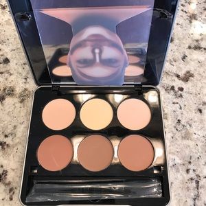 Makeover Essentials Contour Kit