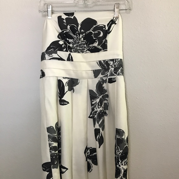 Black and White Dress-- Size 4 🖤 - Picture 2 of 3