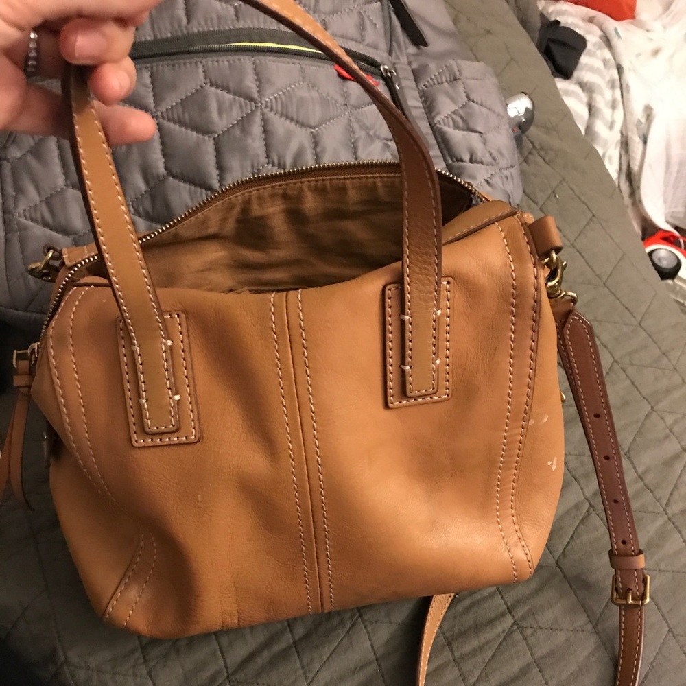 Fossil shoulder bag in tan