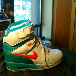 Nike Air Revolution Sky-High