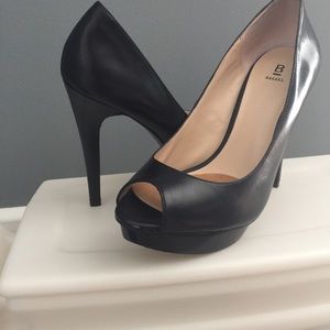 Peep toe heel
