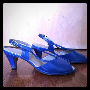 Vintage combat blue sling back heels 👠