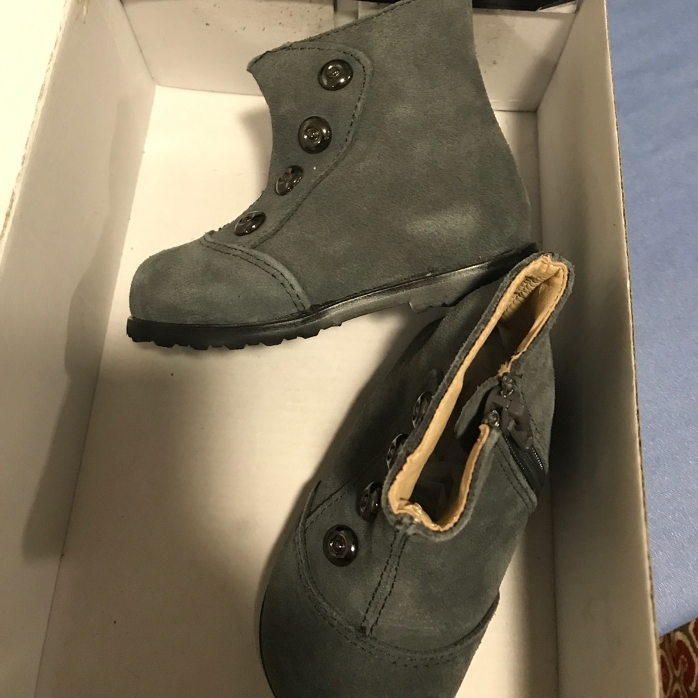 Fox paws Tessa boots size 6