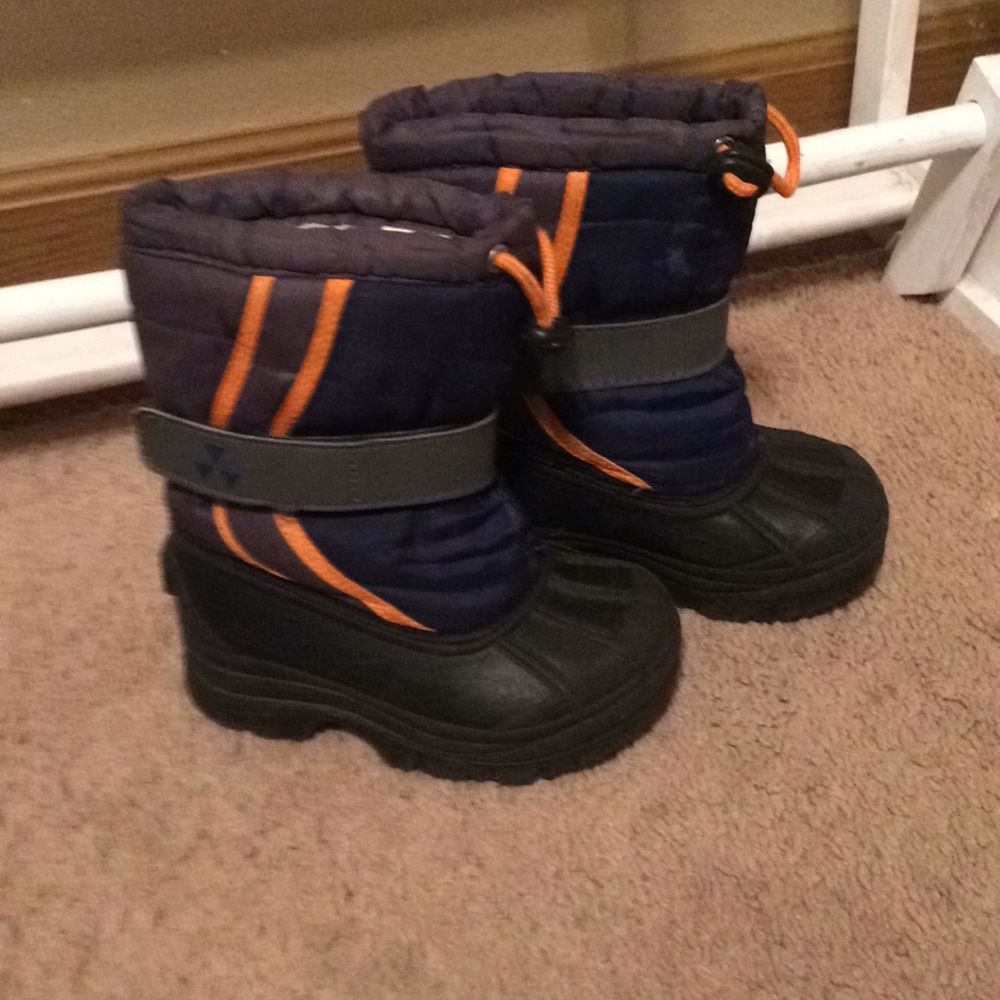 Youth snow boots