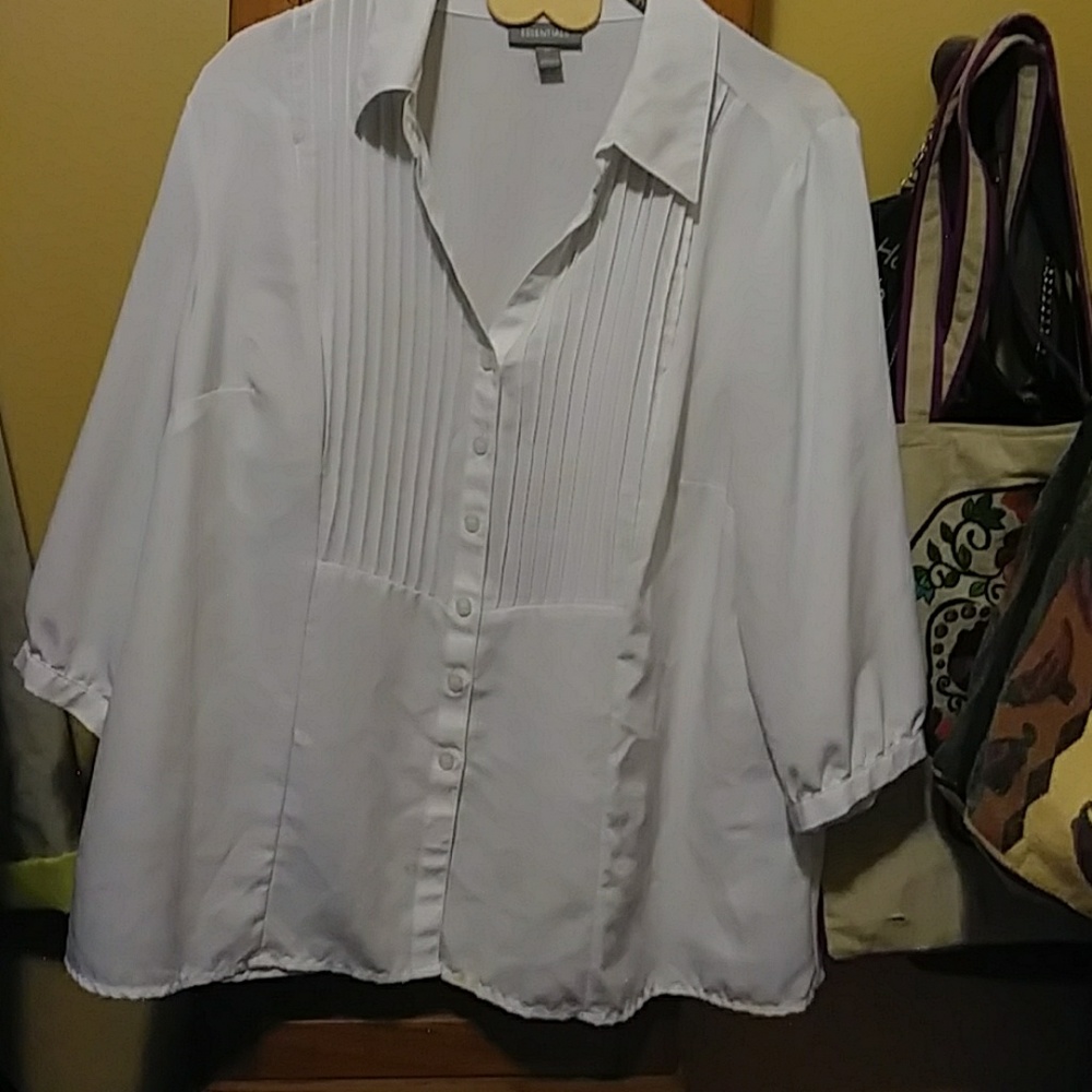 3/4 length sleeve white collar shirt