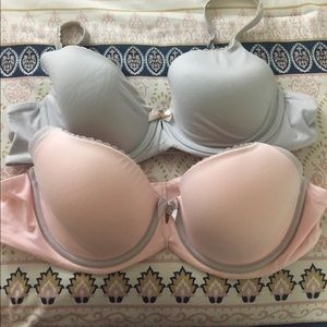 2 Victoria's Secret bras