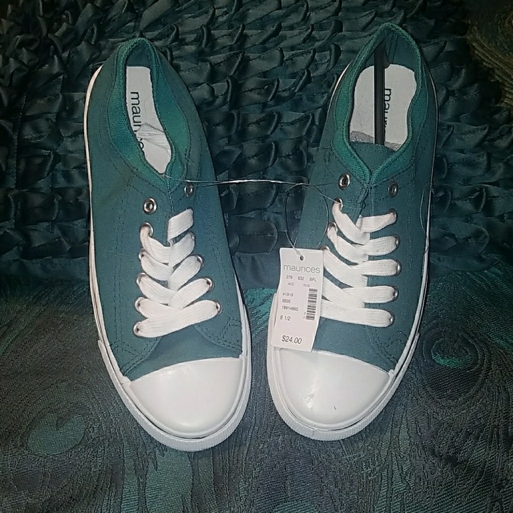 Turquoise green shoes from Maurices size 8 1/2