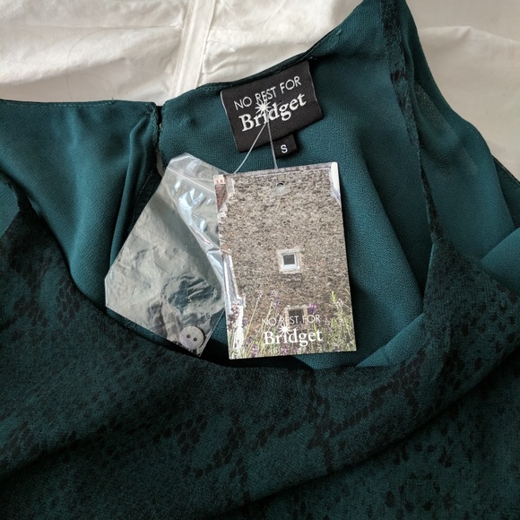 NWT Snake Pattern Top - Picture 4 of 6