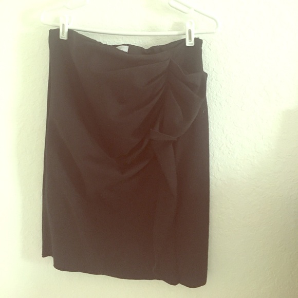 Size 8 black pencil skirt with ruffle detail - Picture 1 of 3