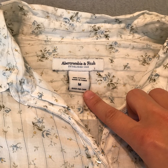 White Flowery Button Down Shirt Size M A&F - Picture 2 of 3