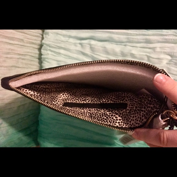 SOLD: BLACK CLUTCH~-NWT! Perfect Size & Classy! - Picture 5 of 6