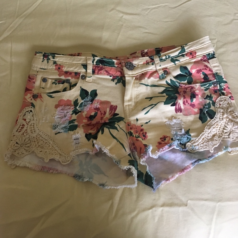 Vanilla Star floral shorts