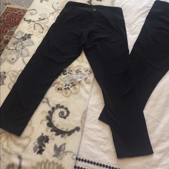 Lululemon Black Wunder Under Crops - Picture 4 of 6
