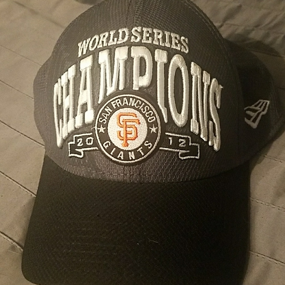 New Era San Francisco Giants hat.