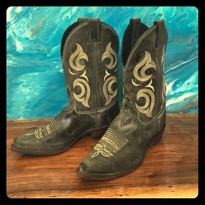 Justin Cowgirl Boots- Chic vintage style!!
