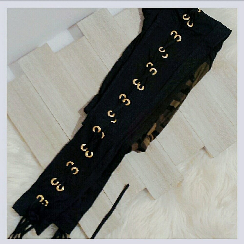 *Black Lace-up Camo Detail Leggings - Picture 6 of 8
