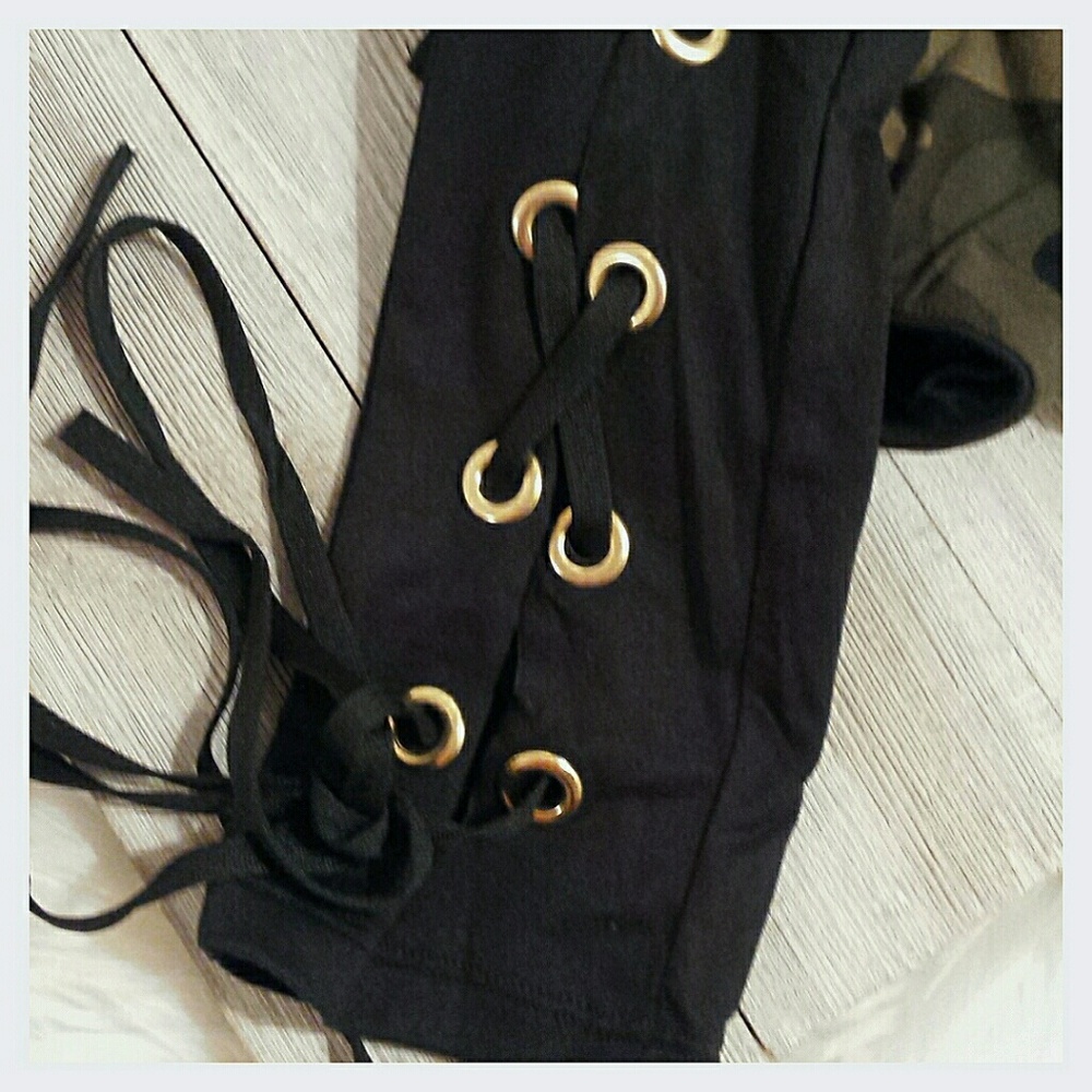 *Black Lace-up Camo Detail Leggings - Picture 7 of 8
