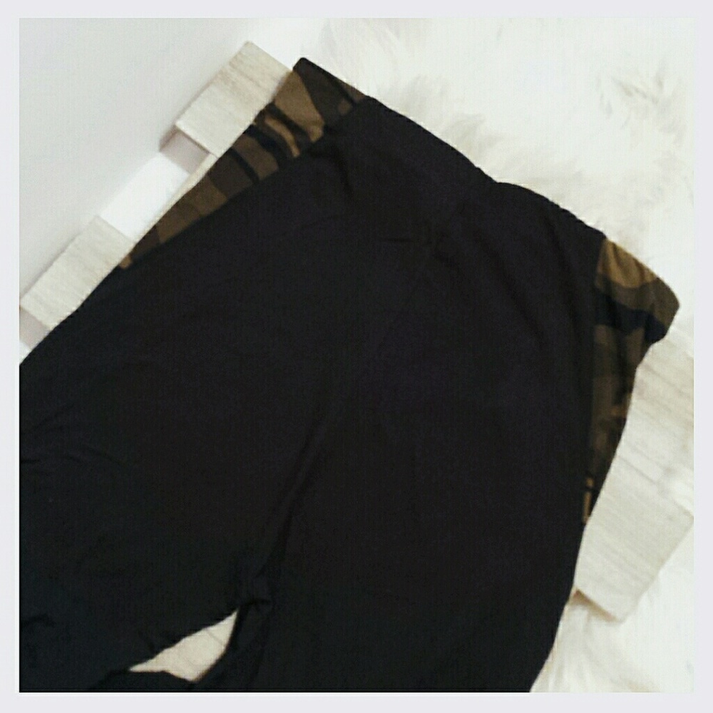 *Black Lace-up Camo Detail Leggings - Picture 8 of 8