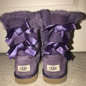 short ugg boots with bows on the back