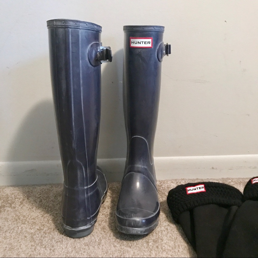 Hunter tall gloss boots and fleece socks inserts.