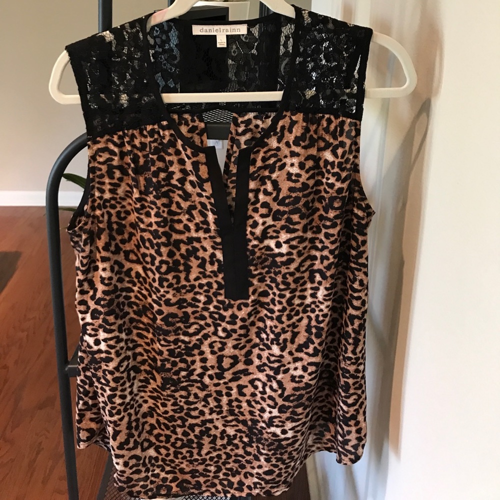 Daniel Rainn Leopard Top (size L)
