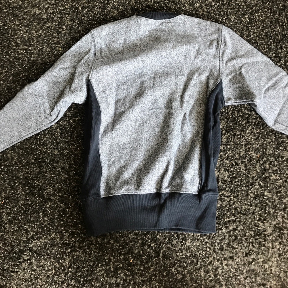XS Champion crew neck sweatshirt. - Picture 4 of 4