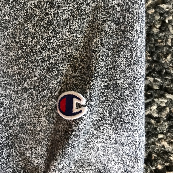 XS Champion crew neck sweatshirt. - Picture 3 of 4
