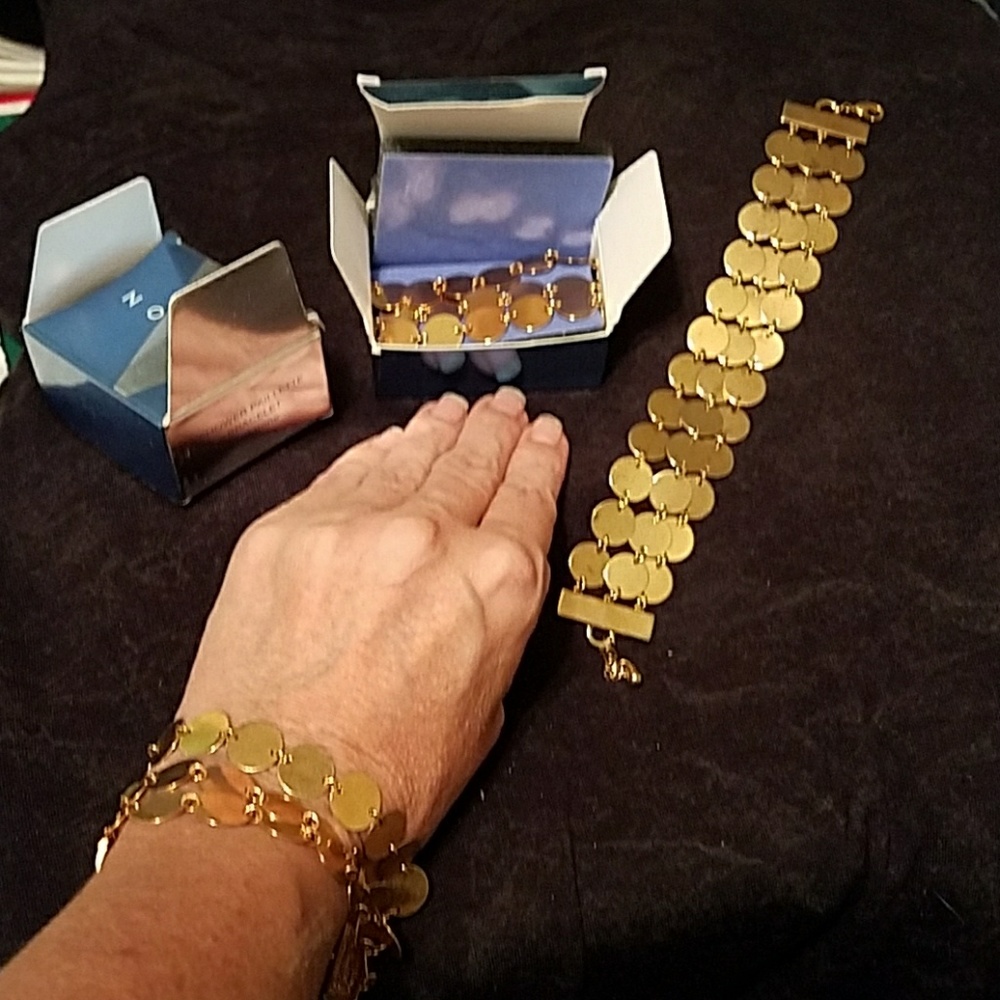 Goldtone Avon 2004 Bracelet 7" plus clasp NIB