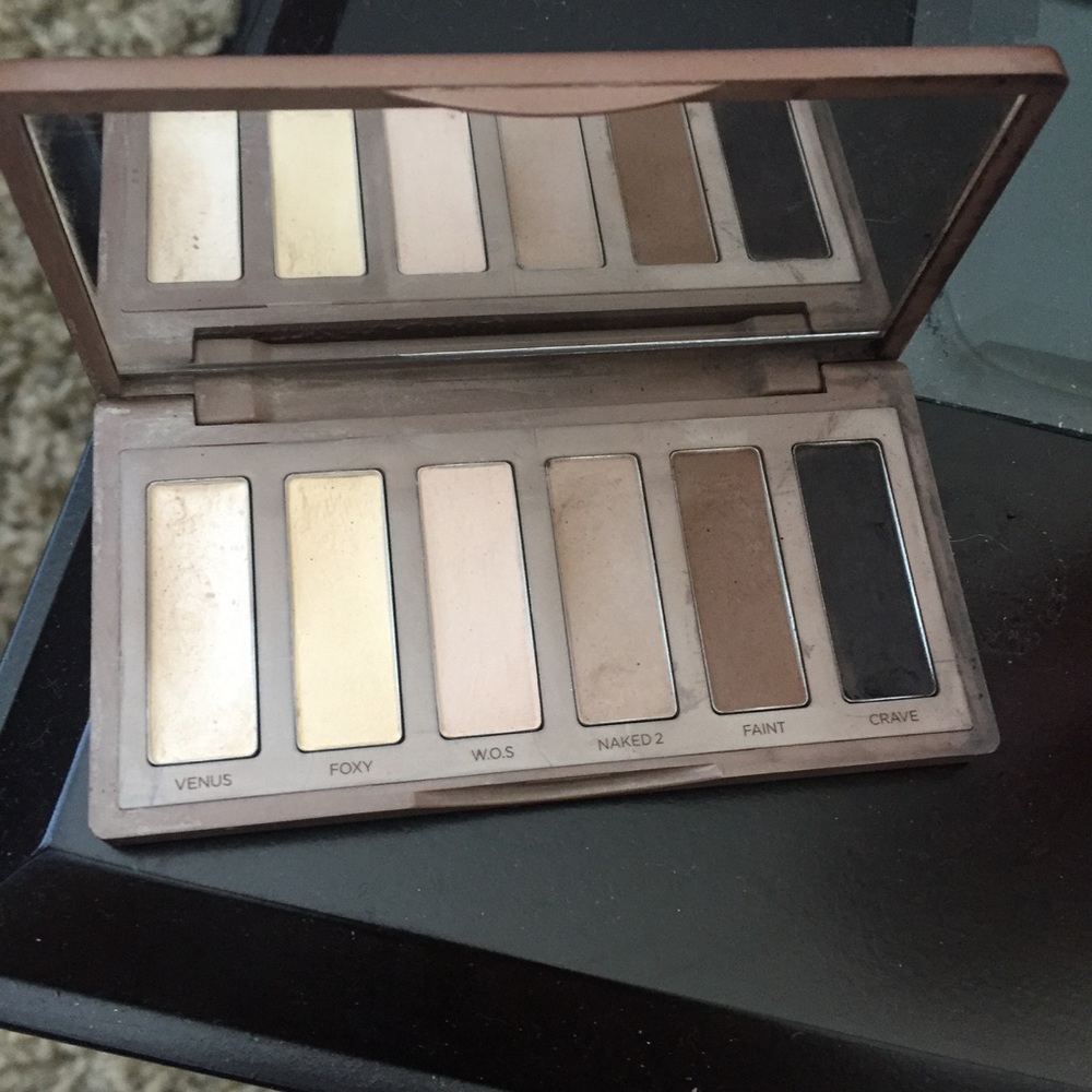 Naked Basics Mini Eye Shadow Palette ✨