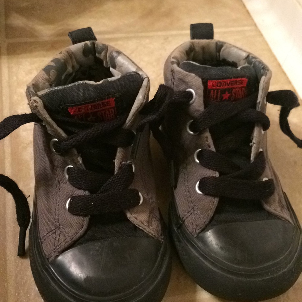 Boys converse