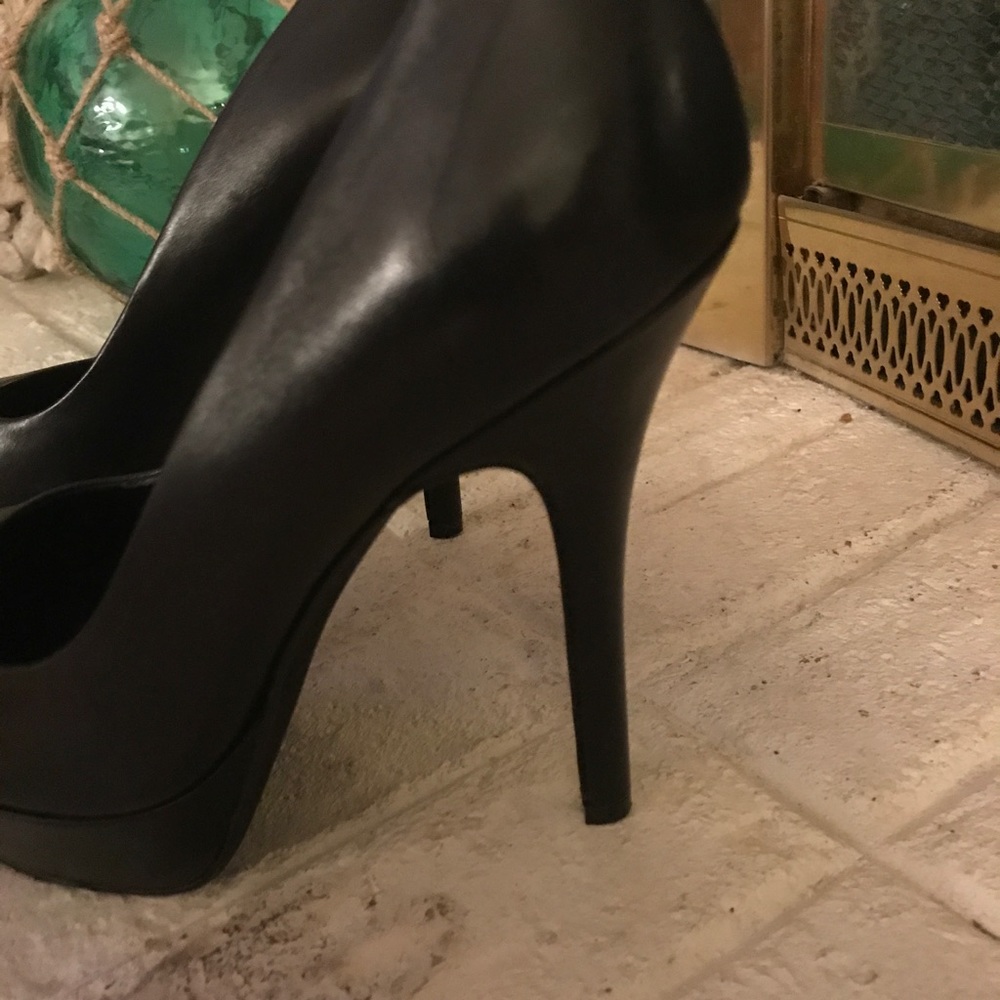 Jessica Simpson black heels. Size 7.