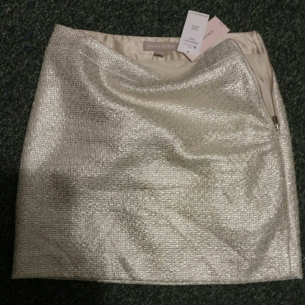 White/silver textured mini skirt 00P BOGO50% OFF