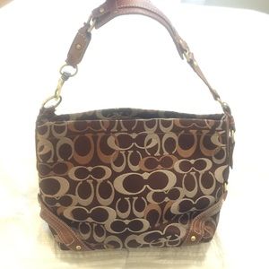 *Authentic* Coach Shoulder Bag - Some Wear