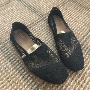 Women's Toms in black crochet