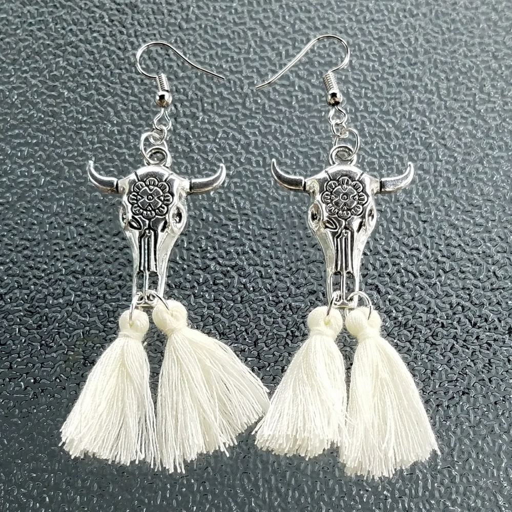 Longhorn earrings, boho earrings, skull earring - Picture 1 of 4