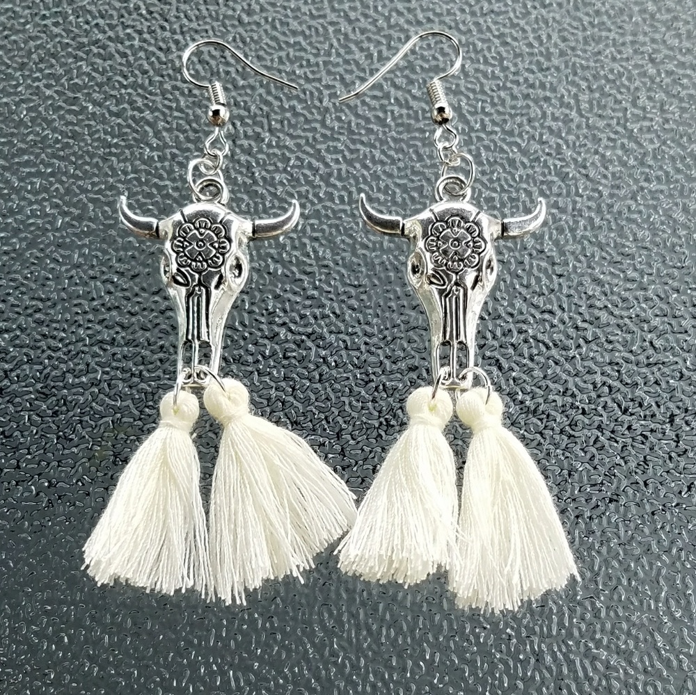 Longhorn earrings, boho earrings, skull earring - Picture 4 of 4