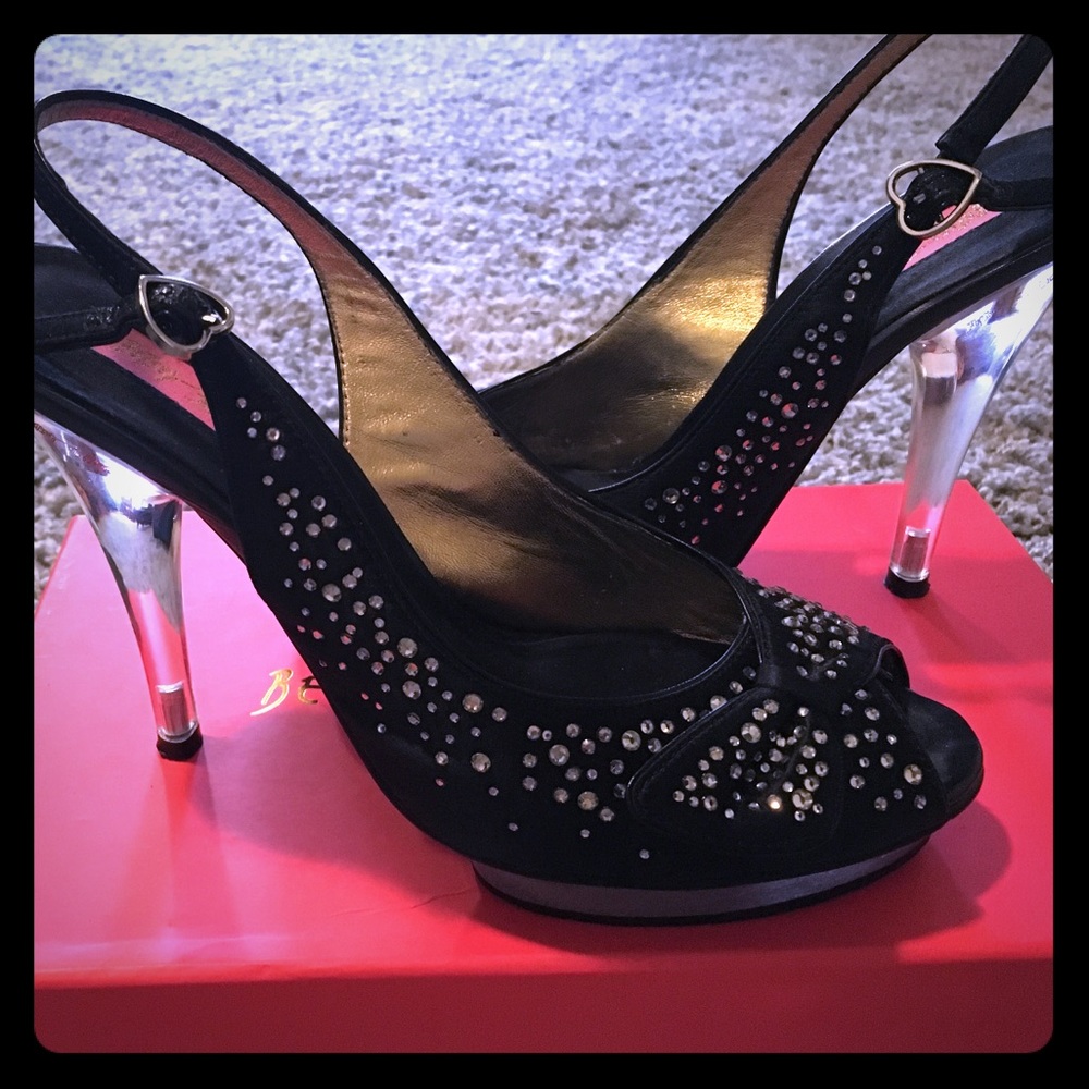 Betsey Johnson black HAYDEN platform pump.