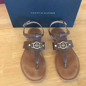 🌻Tommy Hilfiger Sandals